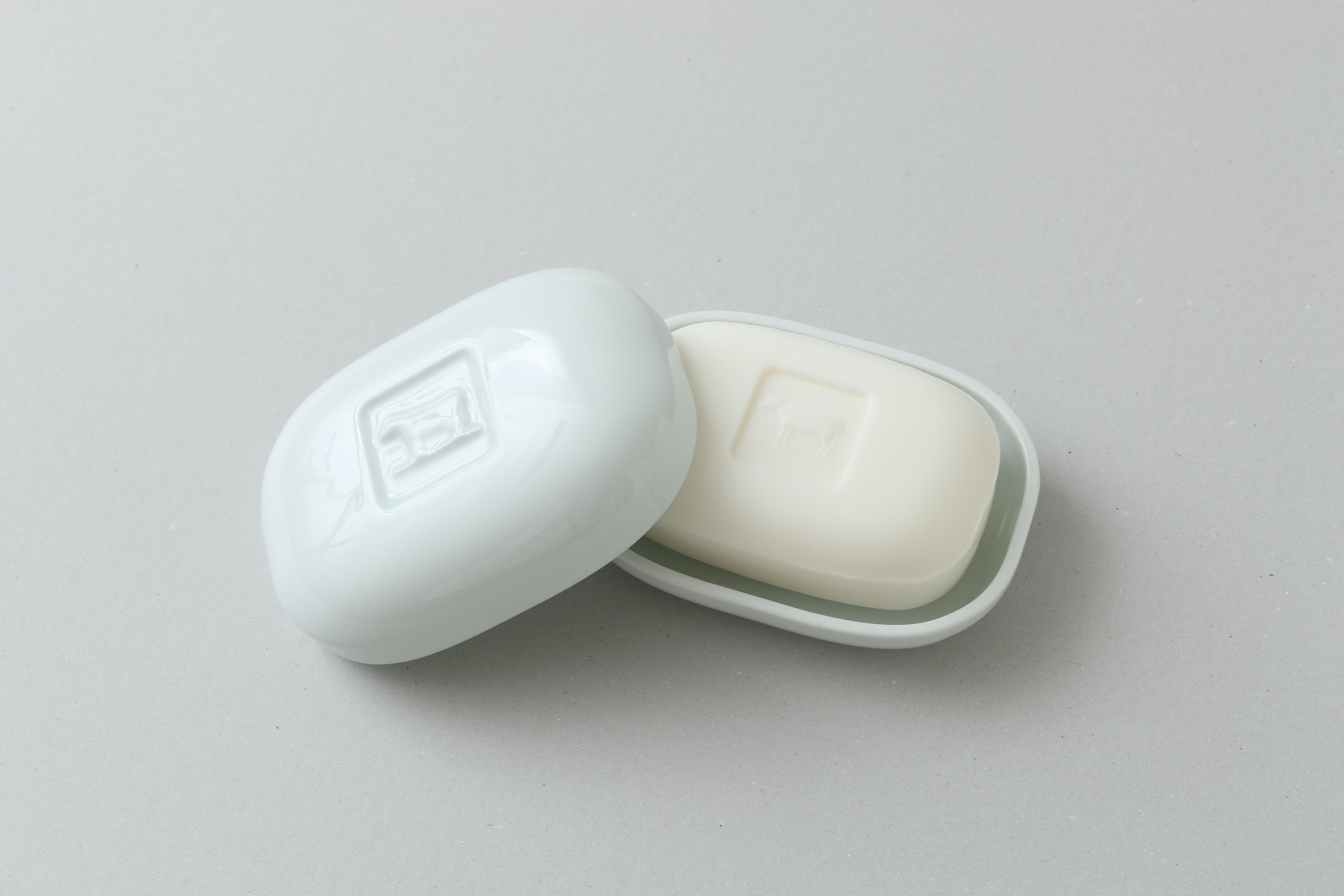 カウブランド赤箱コラボ 石鹸置き(石鹸あり）.JPG