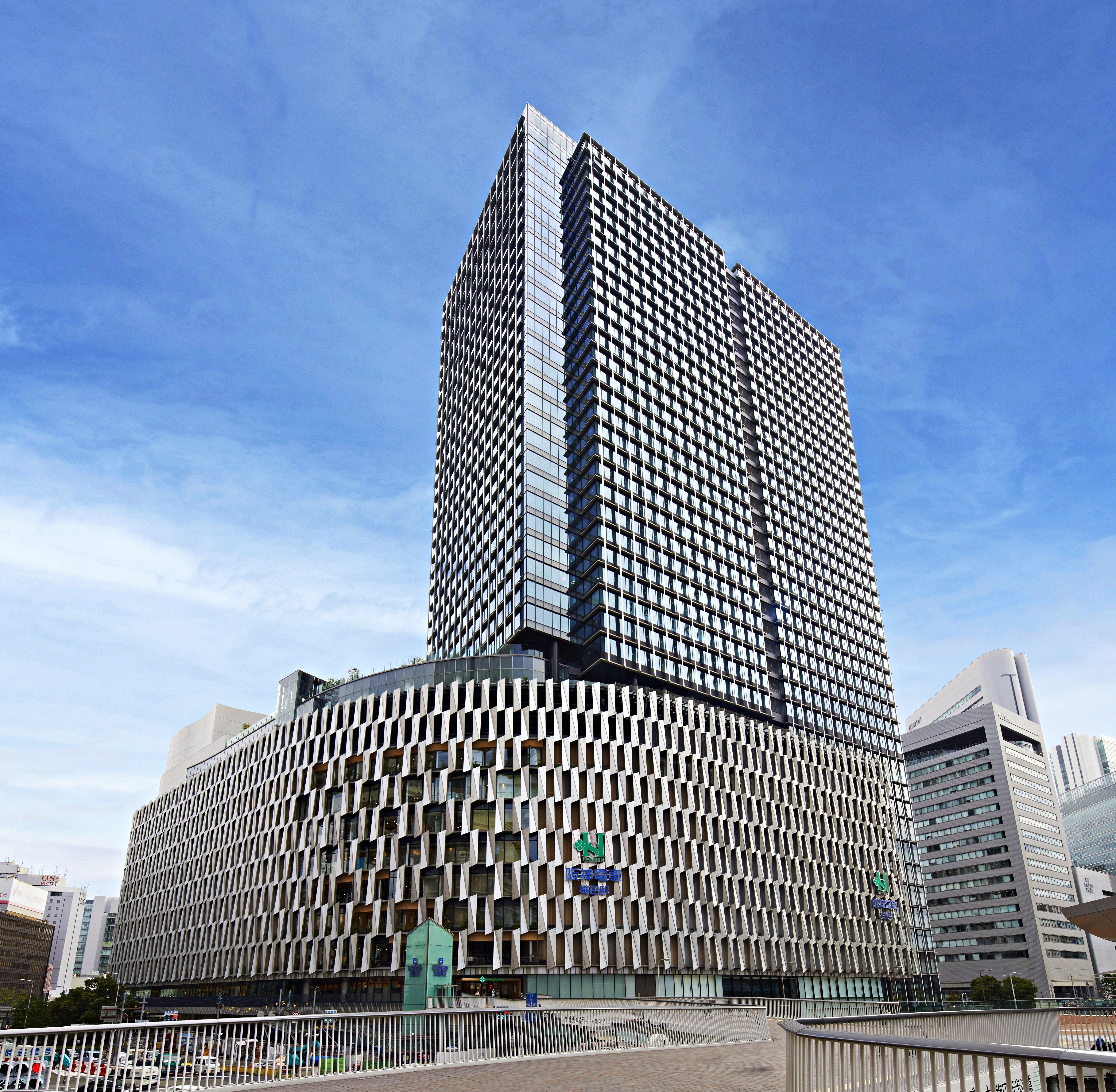 阪神梅田本店 建て替え先行オープン外観写真.jpg